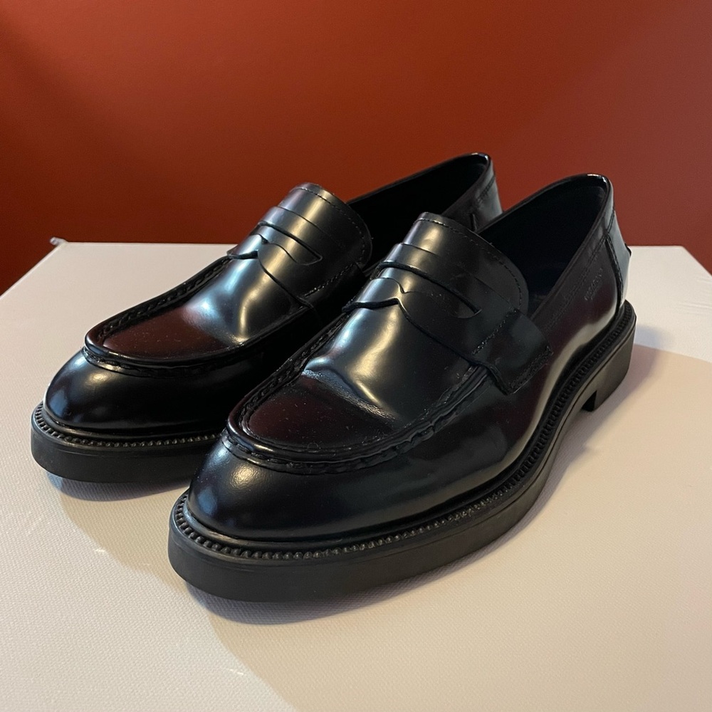 Vegabond Women’s Alex Loafers‎ Black Slip On Cushioned Polished Leather Shoe